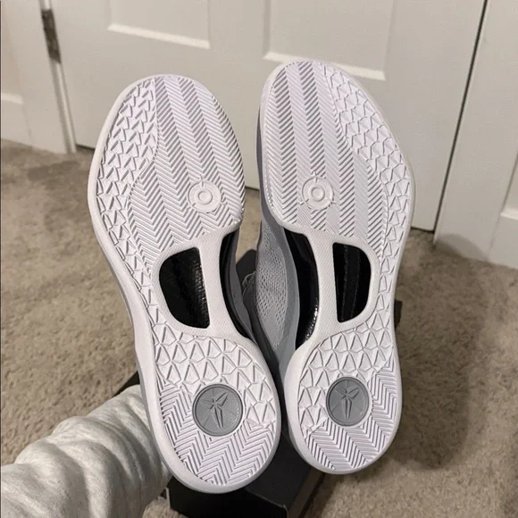 Kobe 8 Wolf Grey - Picture 4 of 7